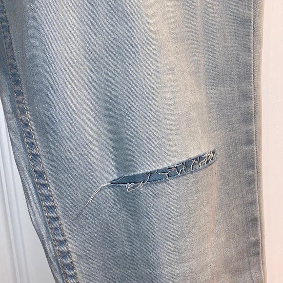 NWT Baby Blue Ripped Levi’s Jeans - Picture 3 of 5